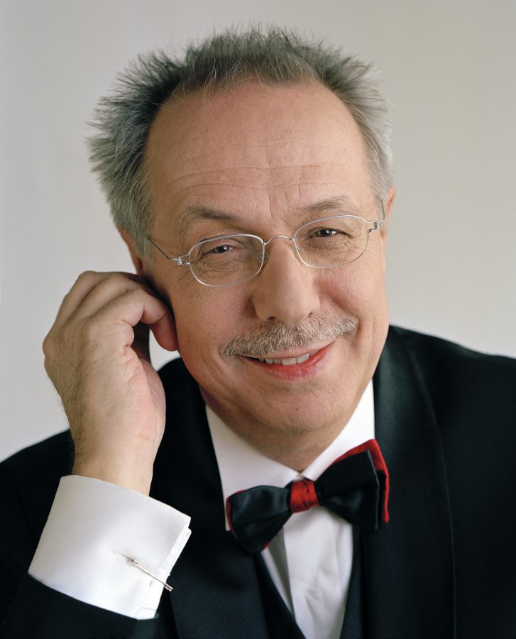 Portrait of Dieter Kosslick with safety pin as cufflinks.
