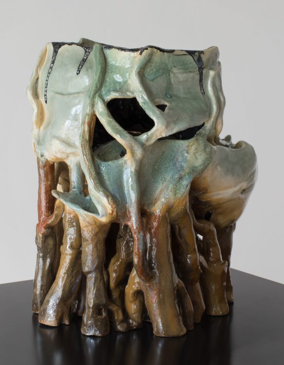 Isa Melsheimer, Gulbenkian, 2022 ceramic, glaze 45 x 35 x 35 cm.