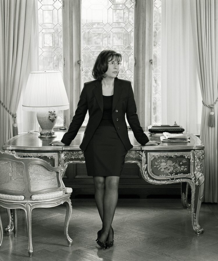 Andrea Ypsilanti leaning on the desk of the German Empress Victoria in the former imperial residence Schloss Friedrichshof in Kronberg im Taunus.