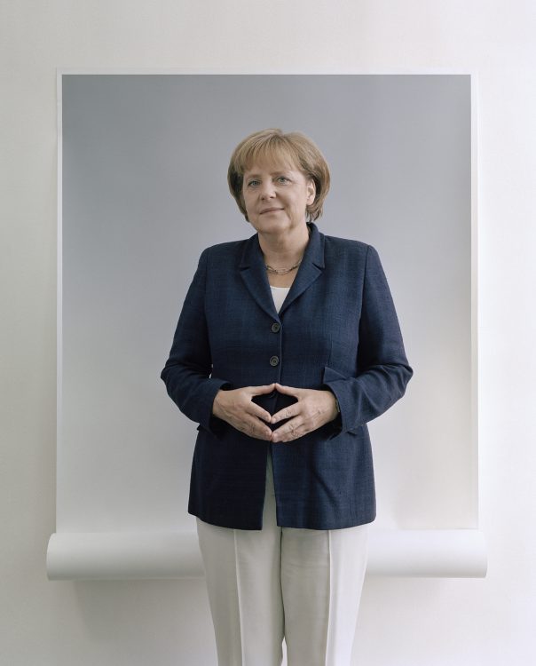 Angela Merkel mit Raute.
