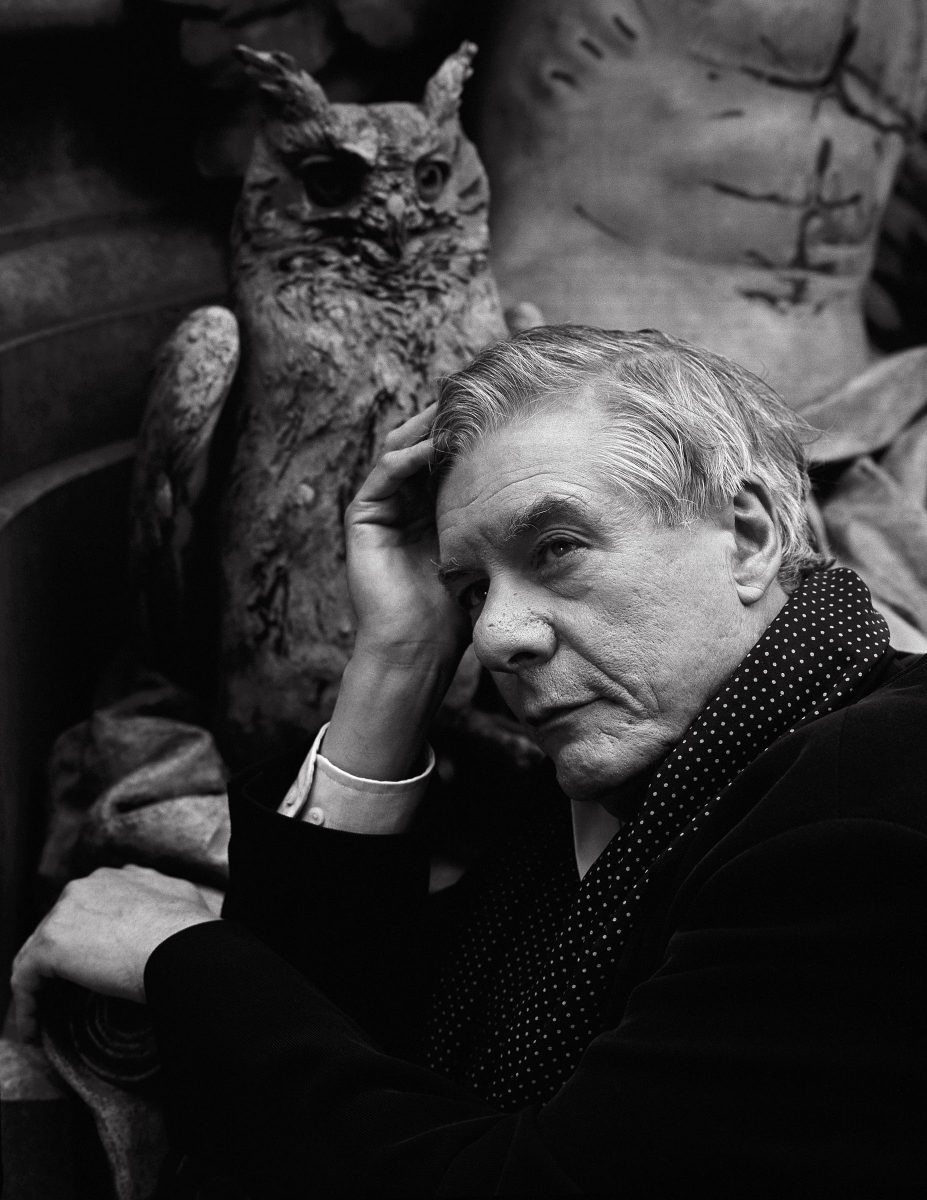 Hans Neuenfels in front of the Lessing monument in Berlin's Tiergarten.