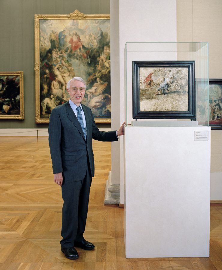 Heribald Närger in the Alte Pinakothek museum in Munich next to a sketch of Peter Paul Ruben's painting „The Lion Hunt“.