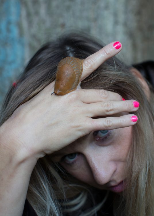 The actress Julischka Eichel with a snail.