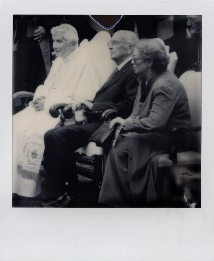 Polaroid of Pope Benedikt XVI, Giorgio Napolitano and Clio Napolitano.