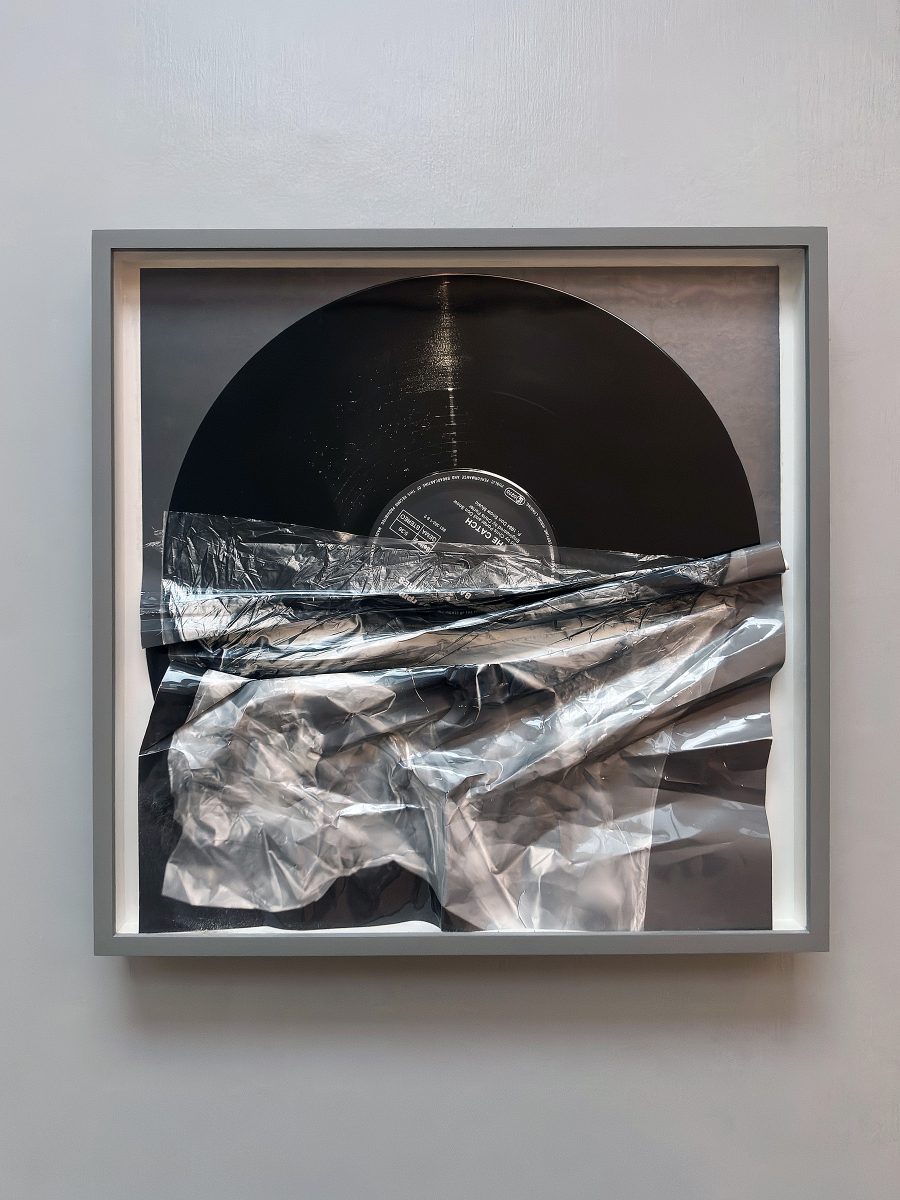 Hoischen/Mark „Balance on Wires“ 36,3 x 36,3cm, Endura Metallic C-Print, framed.